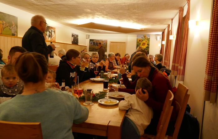 Gemütliches Beisammensein im Weidenhof-Café Q Gemütliches Beisammensein im Weidenhof-Café Q