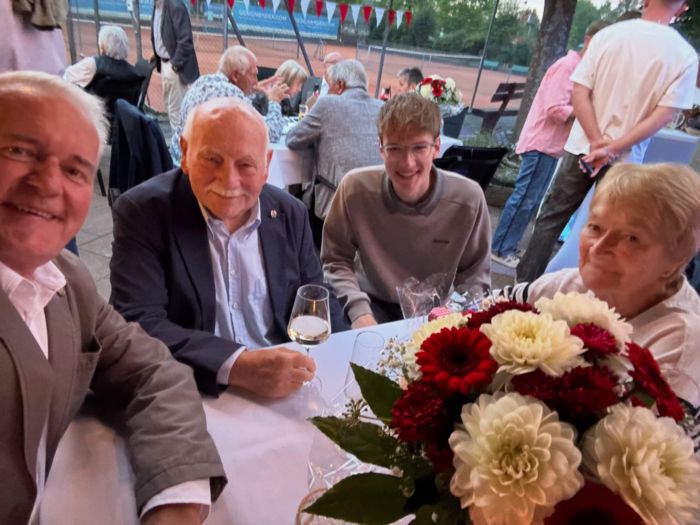 Bürgermeister Andreas Weiher; Ehrenvorsitzender Dr. Jürgen Tauber und Ehefrau