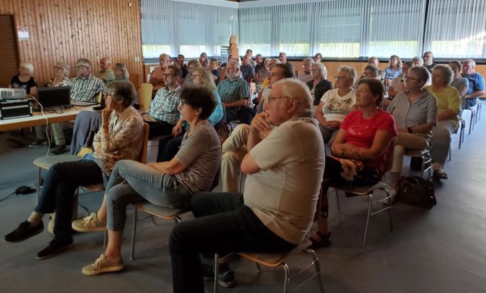 Viele Besucher im Dorfgemeinschaftshaus